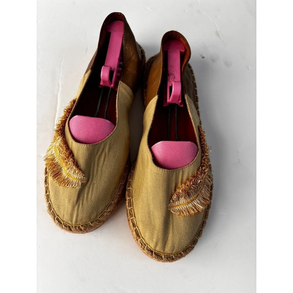 Silvia Cobos Espadrille Flats Women's Size 7 Beige‎ Leather Trimmed Feather